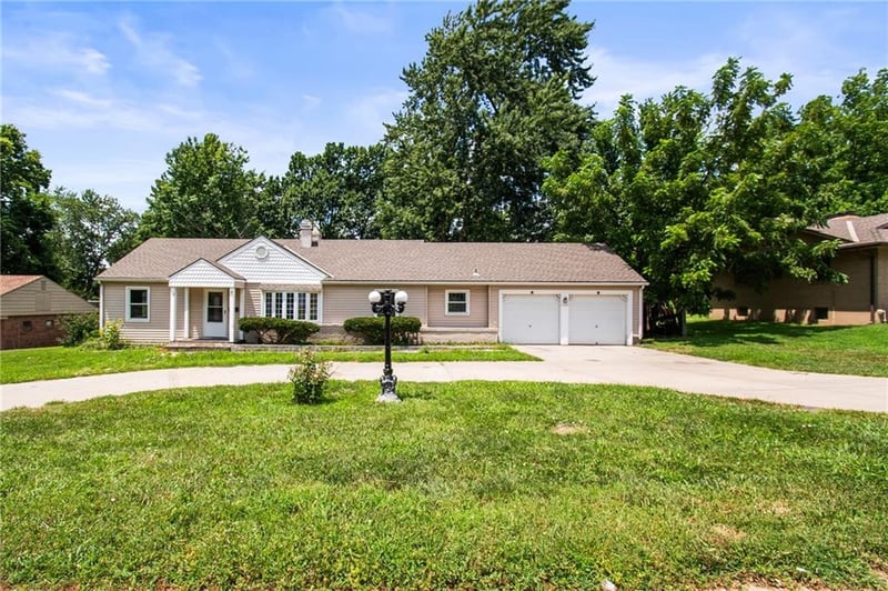 2726 Crysler Ave, Independence, MO 64052