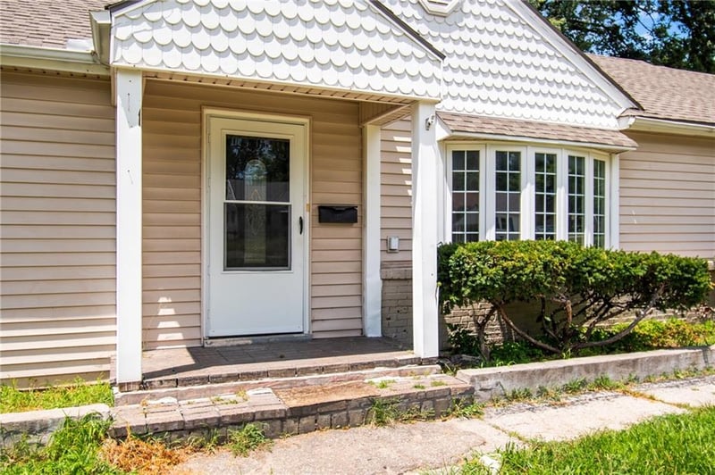 2726 Crysler Ave, Independence, MO 64052