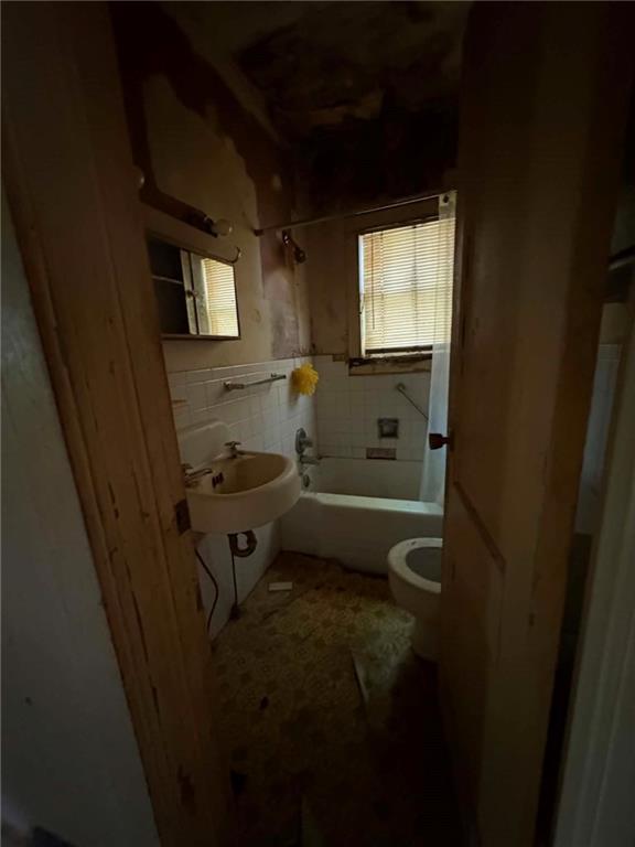 214 Chestnut St, Mound City, KS 66056