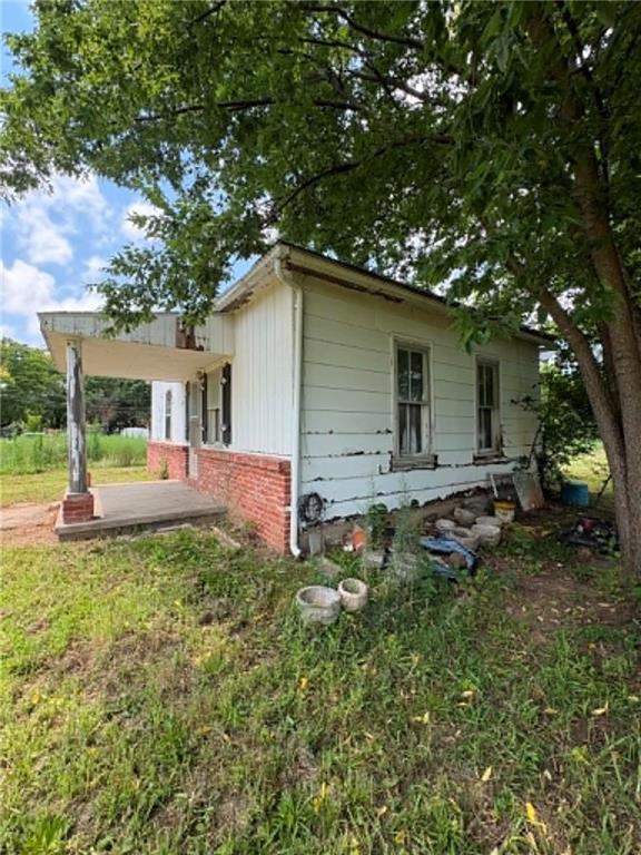 214 Chestnut St, Mound City, KS 66056