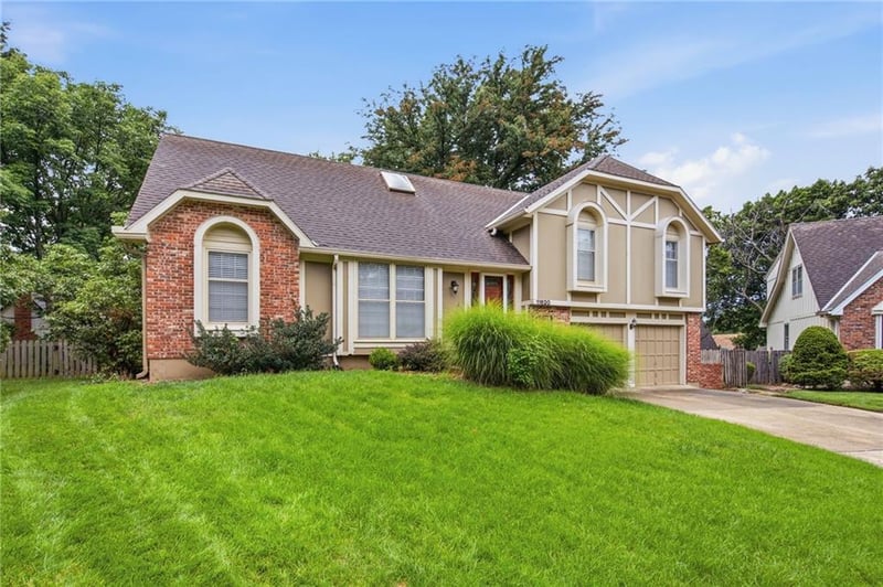 11620 Grant Dr, Overland Park, KS 66210