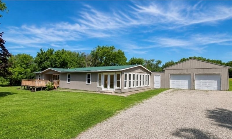 31484 327th St, Paola, KS 66071