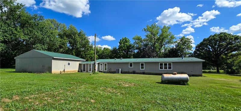 31484 327th St, Paola, KS 66071