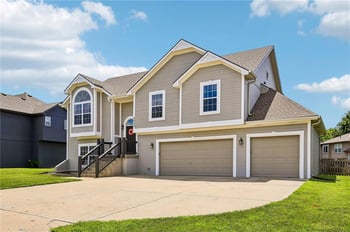 8005 NE 111th St, Kansas City, MO 64157