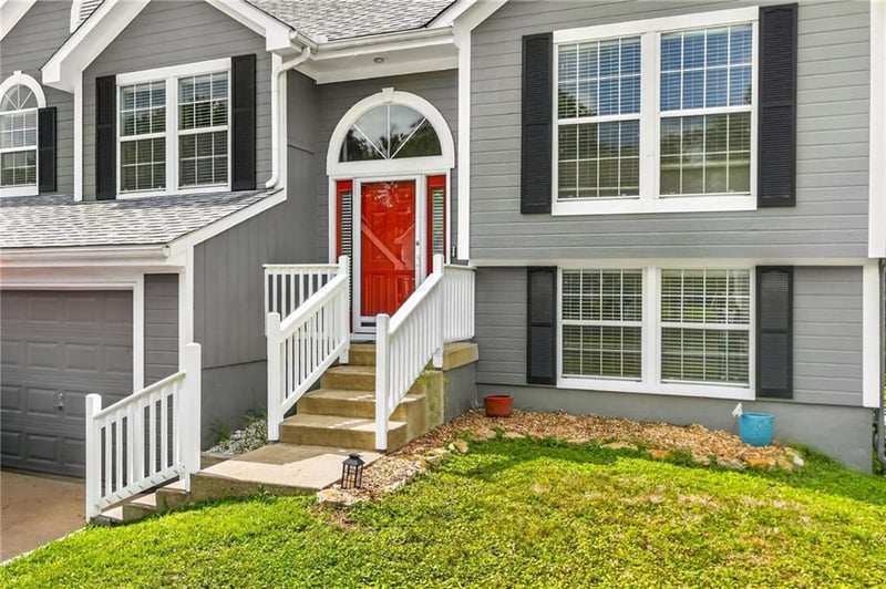 303 Crystal Dr, Belton, MO 64012