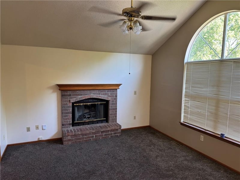 3704 Hidden Pointe Dr, Blue Springs, MO 64015