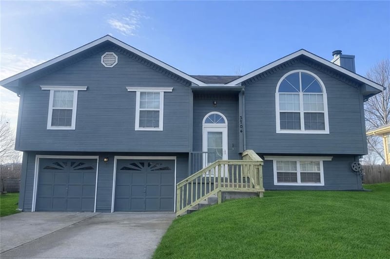 3704 Hidden Pointe Dr, Blue Springs, MO 64015