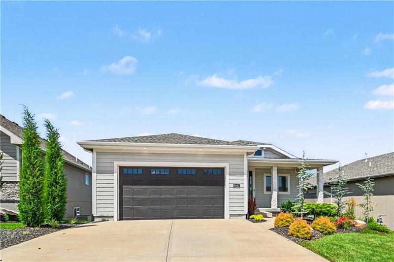 4002 158th Ter, Overland Park, KS 66224