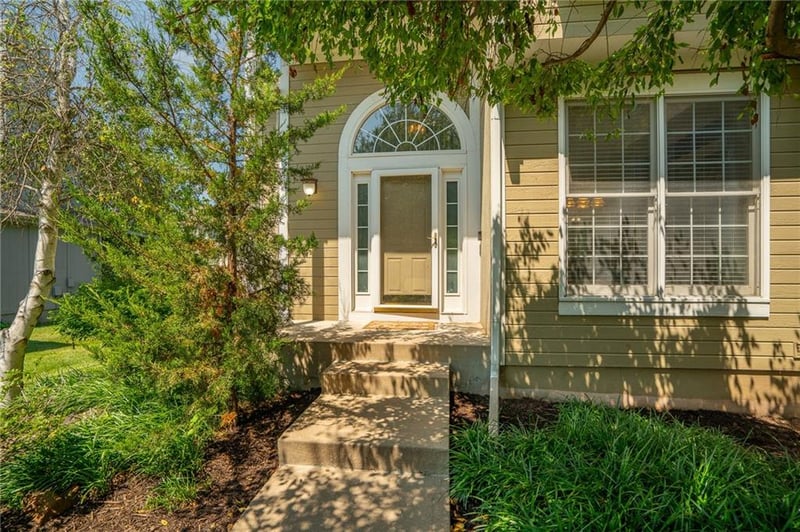 13844 Bradshaw St, Overland Park, KS 66221