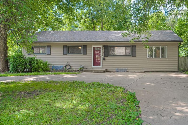9409 69th St, Raytown, MO 64133