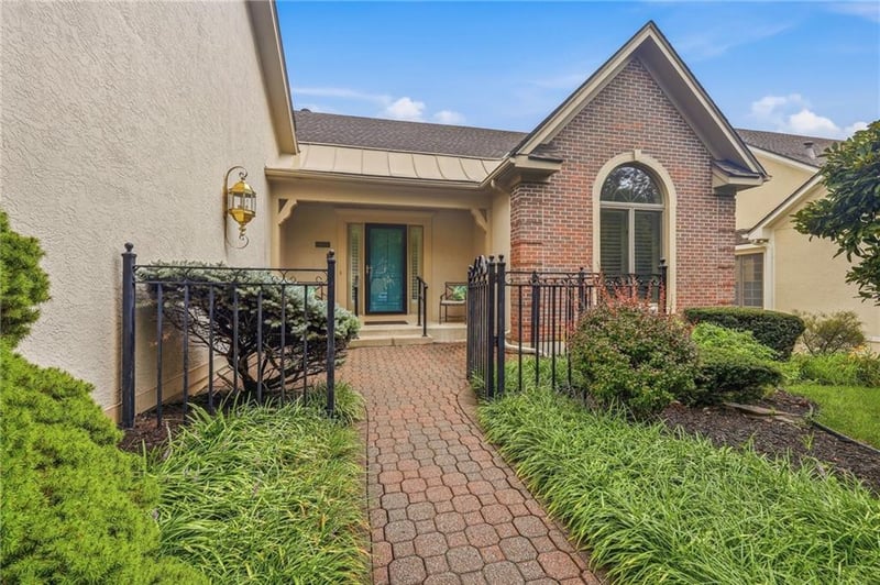 6305 W 92 St, Overland Park, KS 66212