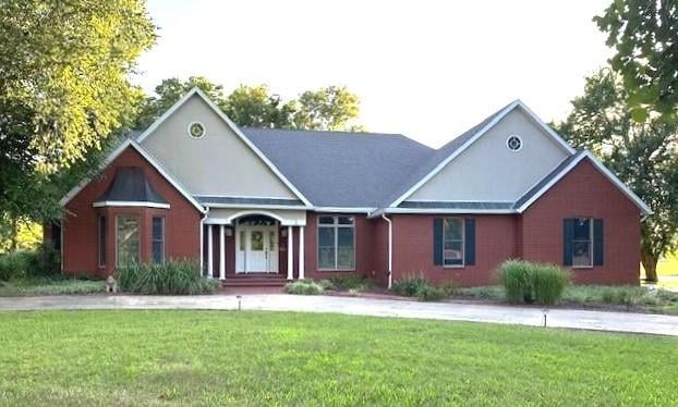2 Timbercreek Rd, Girard, KS 66743