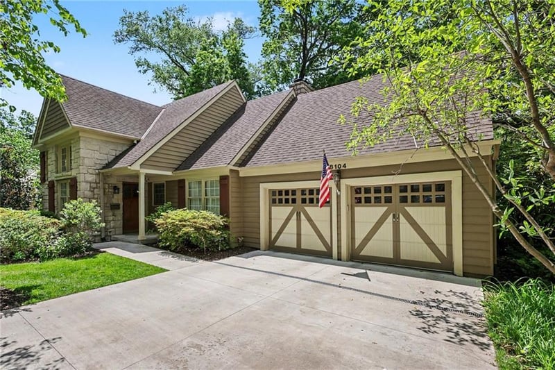 8104 Lee Blvd, Leawood, KS 66206