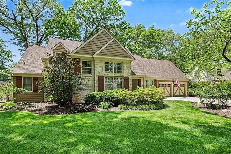 8104 Lee Blvd, Leawood, KS 66206