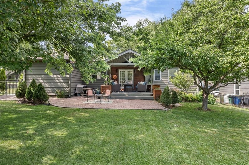 4631 61st St, Fairway, KS 66205