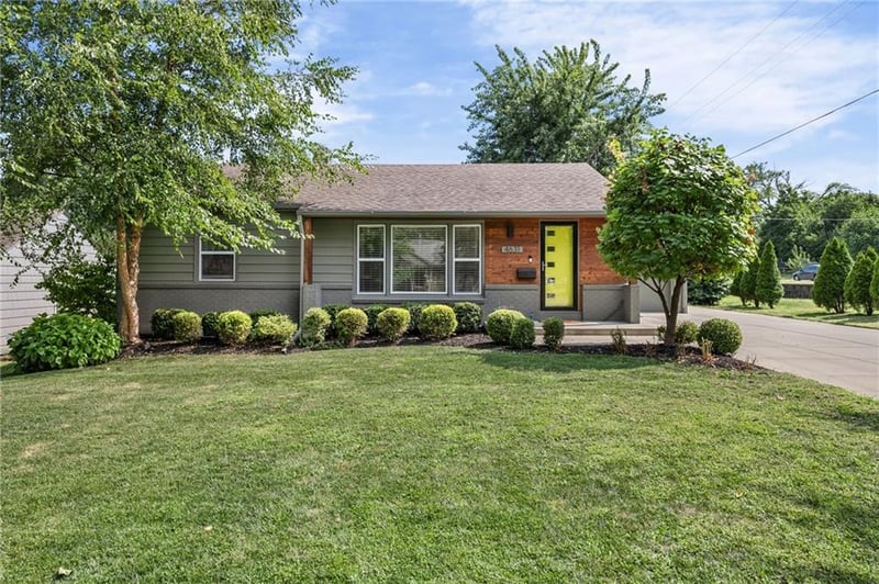 4631 61st St, Fairway, KS 66205