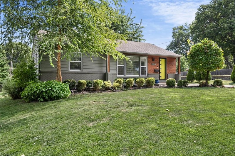 4631 61st St, Fairway, KS 66205