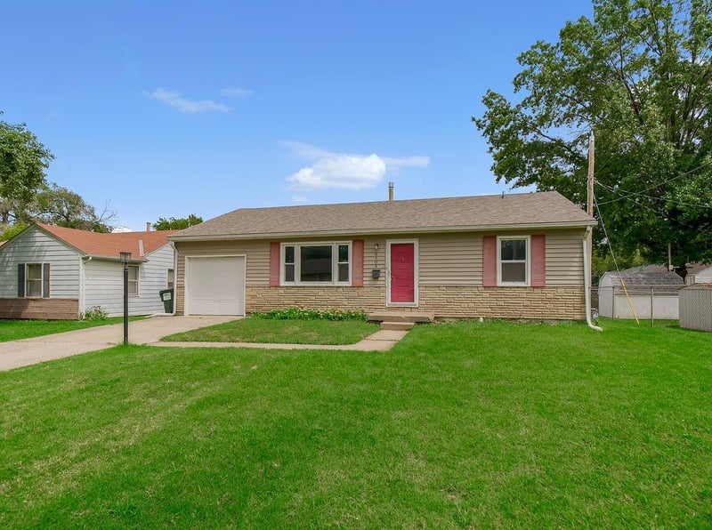 6603 N Holmes St, Gladstone, MO 64118