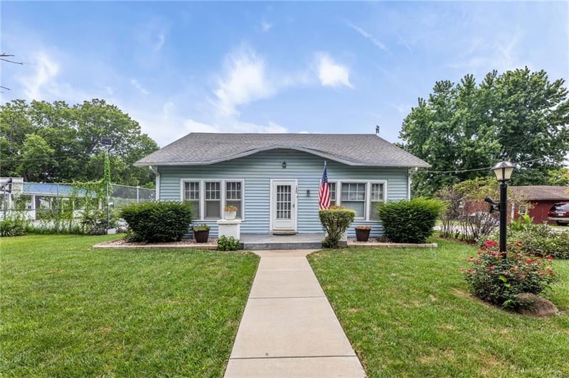 130 Center Ave, Williamsburg, KS 66095