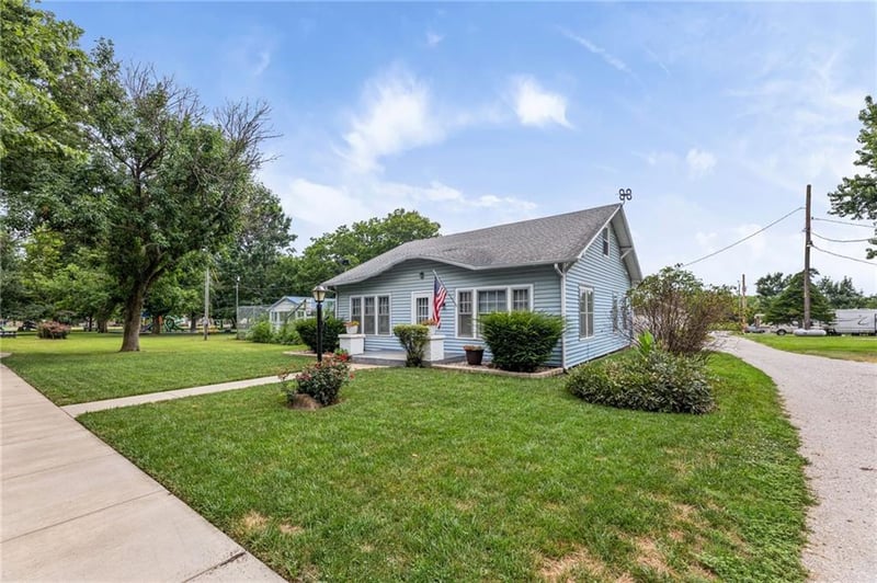 130 Center Ave, Williamsburg, KS 66095