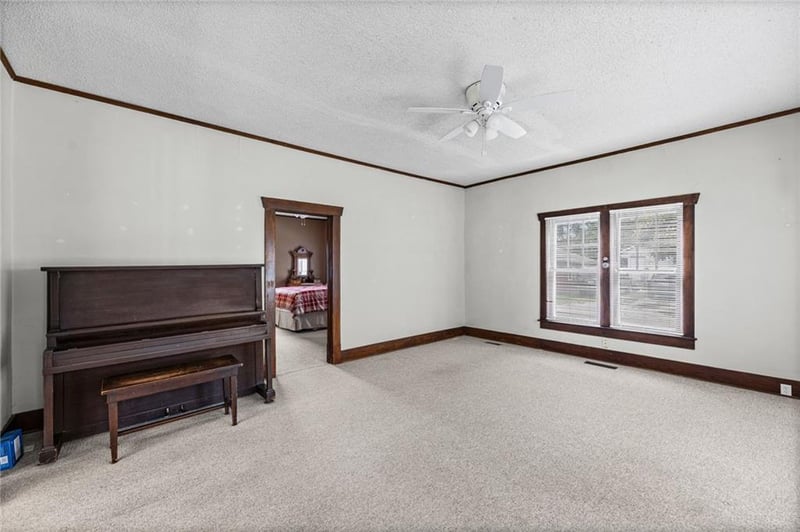 130 Center Ave, Williamsburg, KS 66095