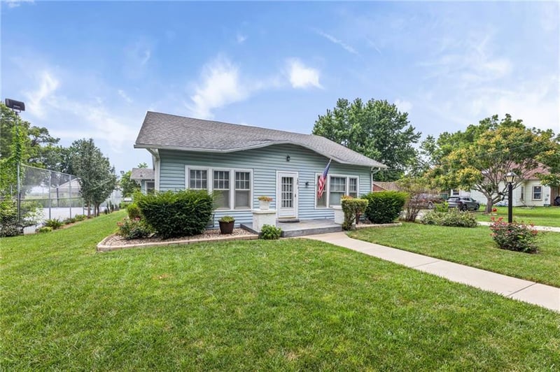 130 Center Ave, Williamsburg, KS 66095