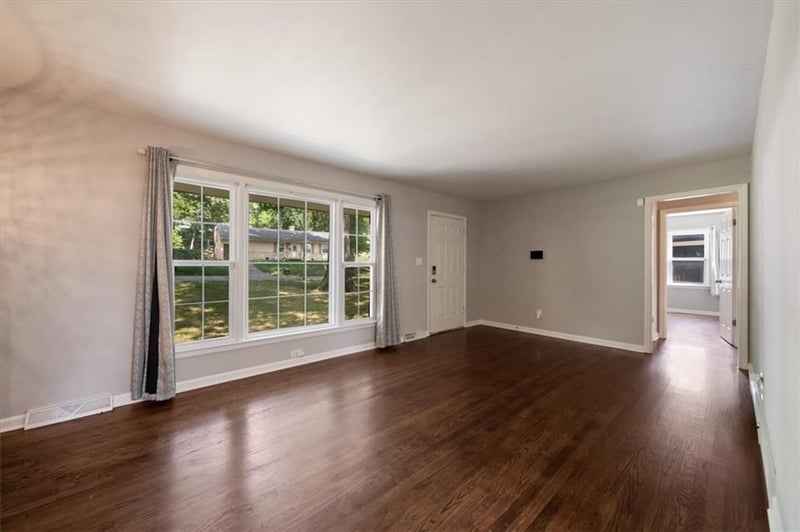 9004 Belleview Ave, Kansas City, MO 64114