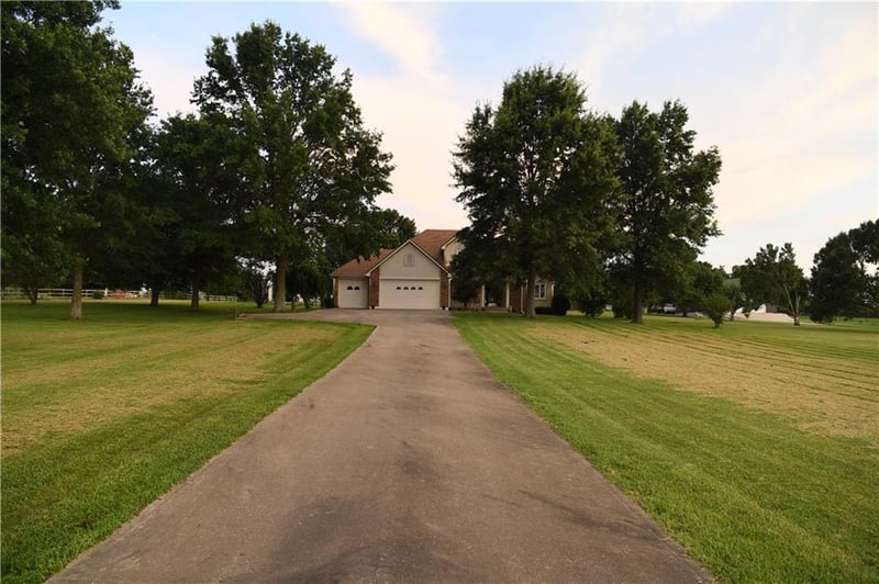 19301 215th St, Harrisonville, MO 64701