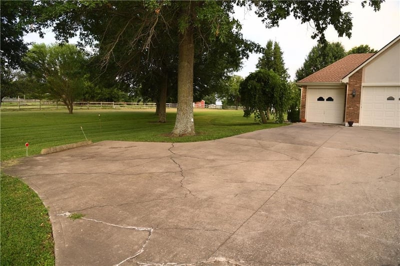 19301 215th St, Harrisonville, MO 64701