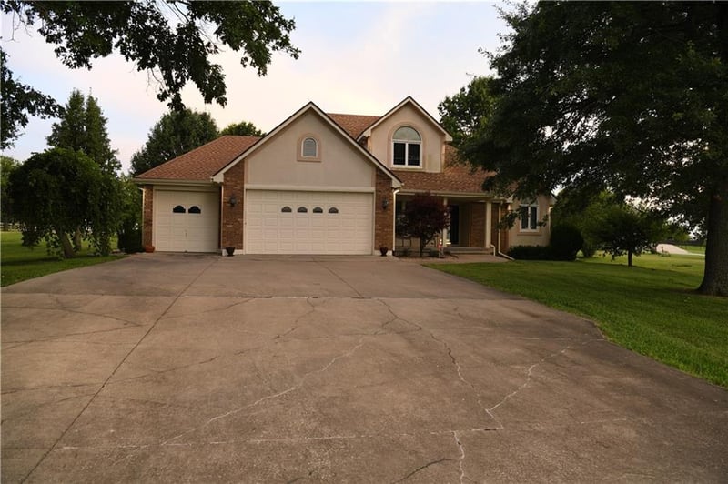 19301 215th St, Harrisonville, MO 64701