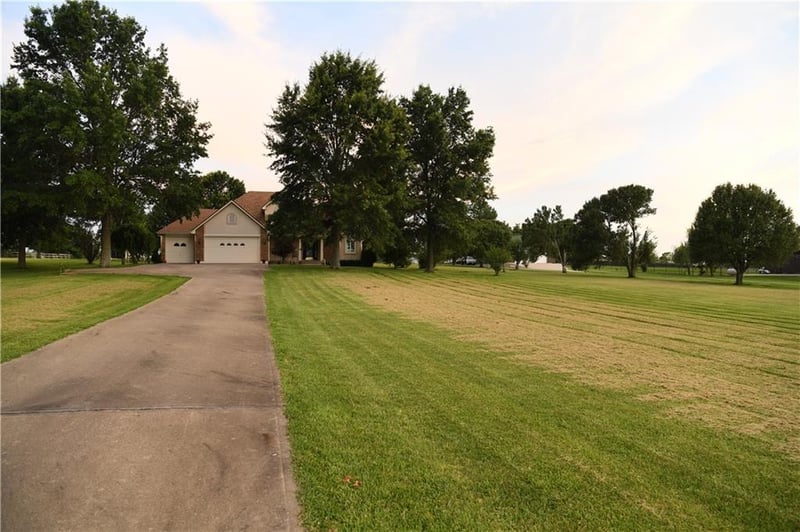 19301 215th St, Harrisonville, MO 64701