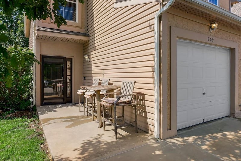 209 6th Ter, Louisburg, KS 66053