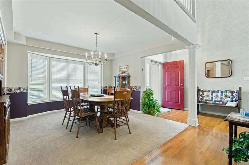 337 Canterbury Ln, Lee's Summit, MO 64063
