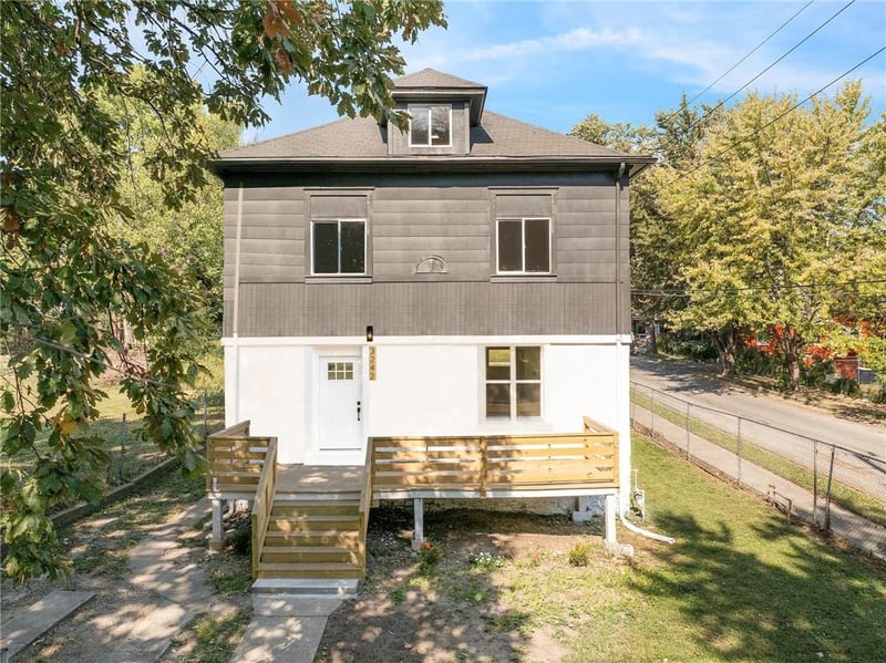 3242 Roberts St, Kansas City, MO 64124