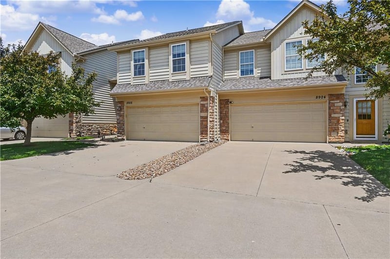 8928 Inkster St, Lenexa, KS 66227