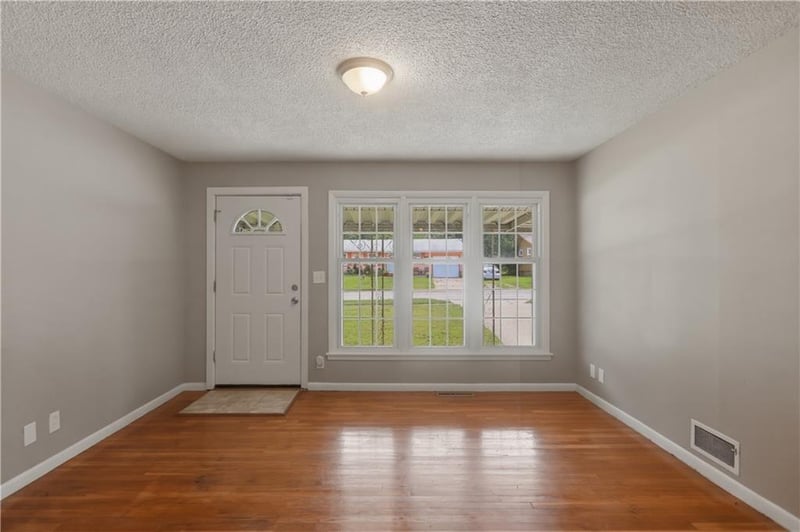 5206 Palmer Dr, Kansas City, MO 64129
