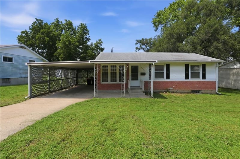 5206 Palmer Dr, Kansas City, MO 64129