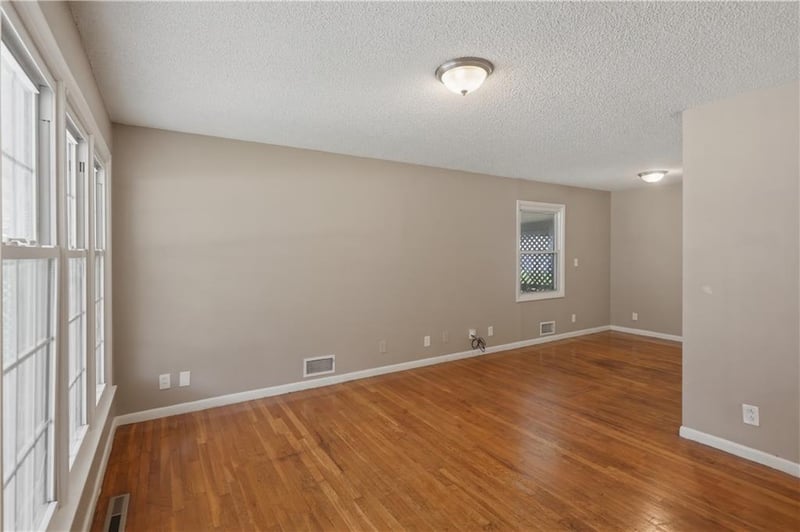 5206 Palmer Dr, Kansas City, MO 64129
