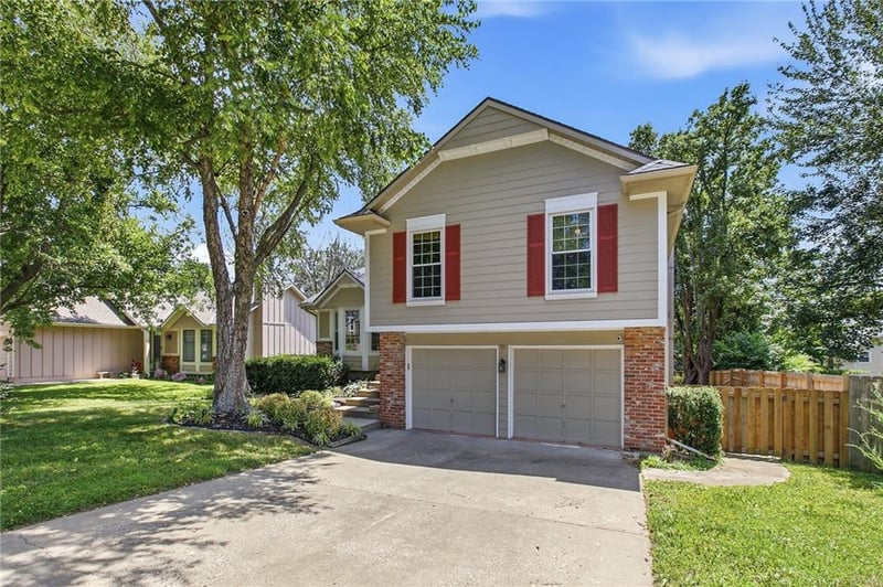 9505 47th Ter, Shawnee, KS 66203
