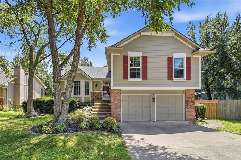 9505 47th Ter, Shawnee, KS 66203