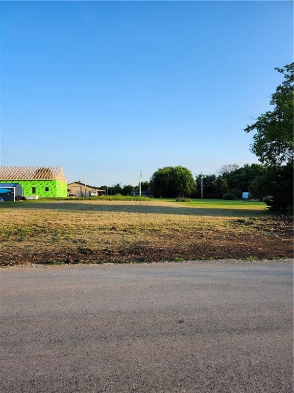 42 Linn Valley Dr, Linn Valley, KS 66040