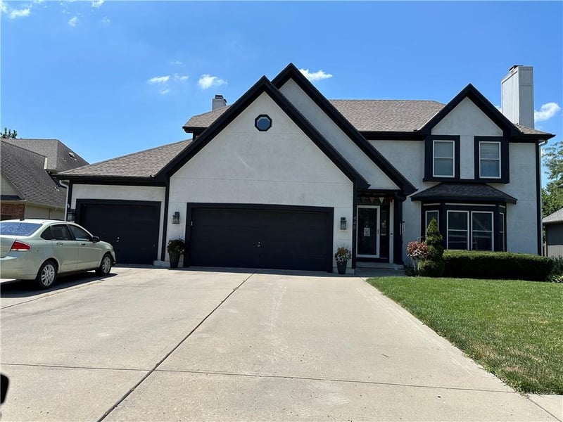 448 Youngston Ln, Lee's Summit, MO 64063