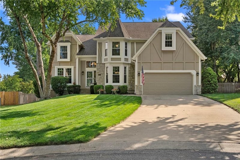 9205 131st Ter, Overland Park, KS 66213