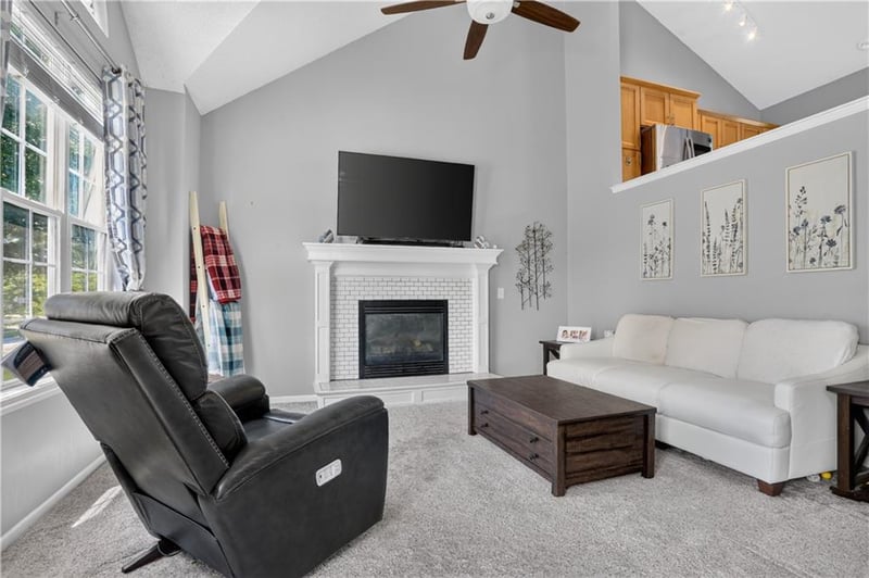 18768 164th St, Olathe, KS 66062