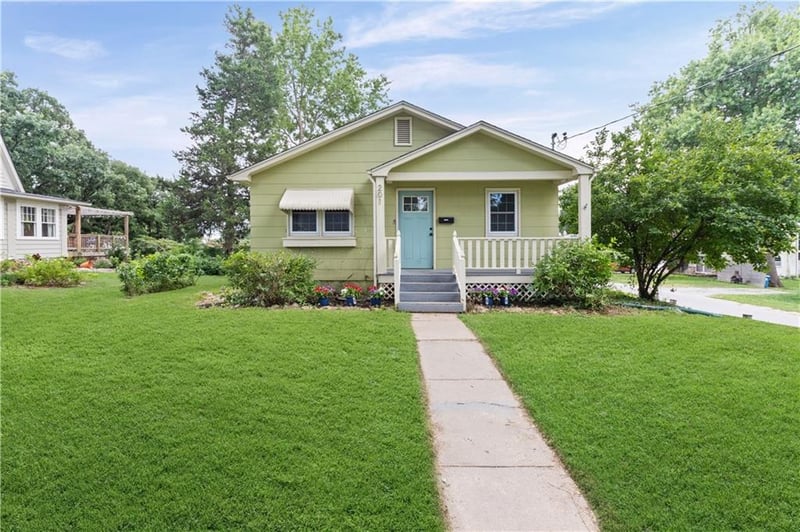 201 Hurt St, Liberty, MO 64068