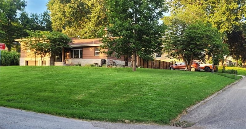 3601 Doniphan Ave, St Joseph, MO 64507