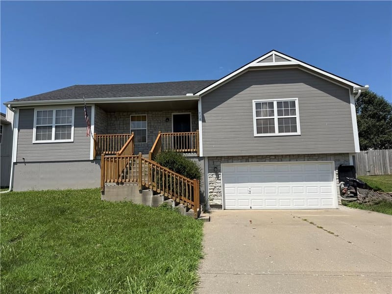 716 Brome Dr, Grain Valley, MO 64029
