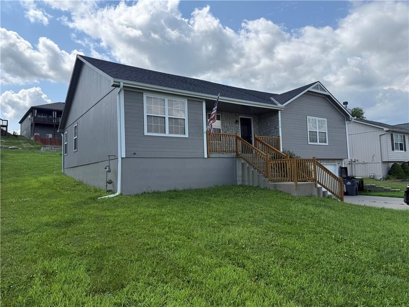 716 Brome Dr, Grain Valley, MO 64029