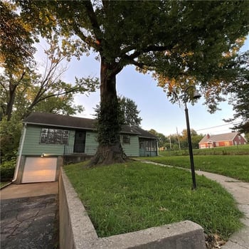 5800 Yecker Ave, Kansas City, KS 66104