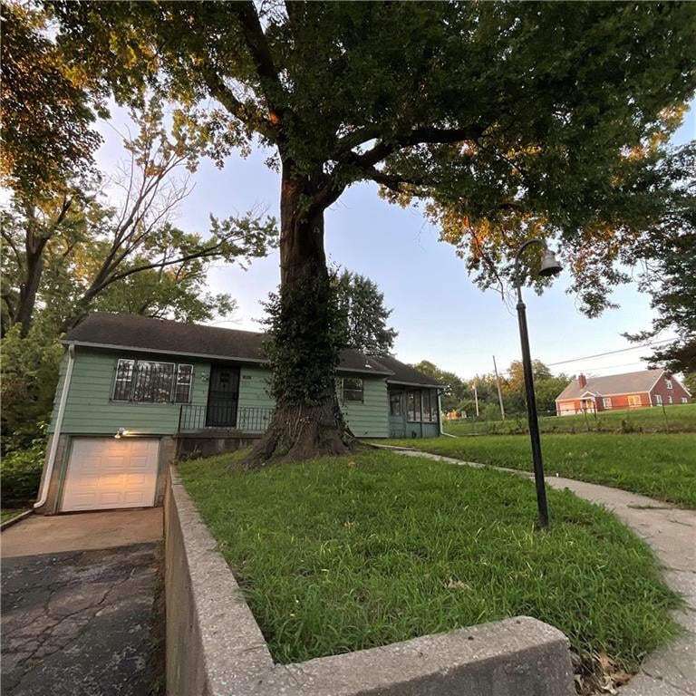 5800 Yecker Ave, Kansas City, KS 66104